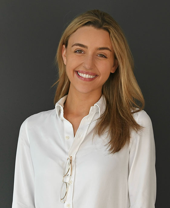 Dr. Camilla Hannak, Dentist
